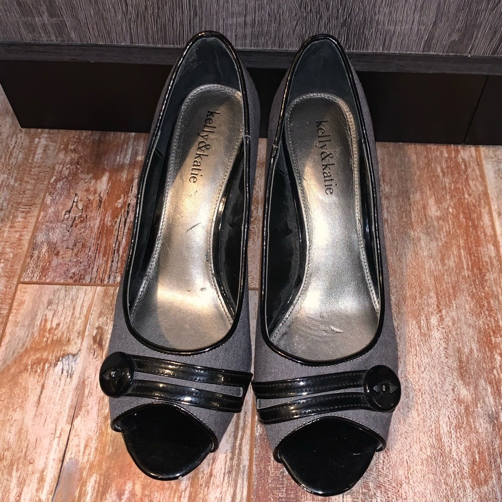 Kelly & Katie Peep Toe Kitten Heels 8 - Picture 4 of 7